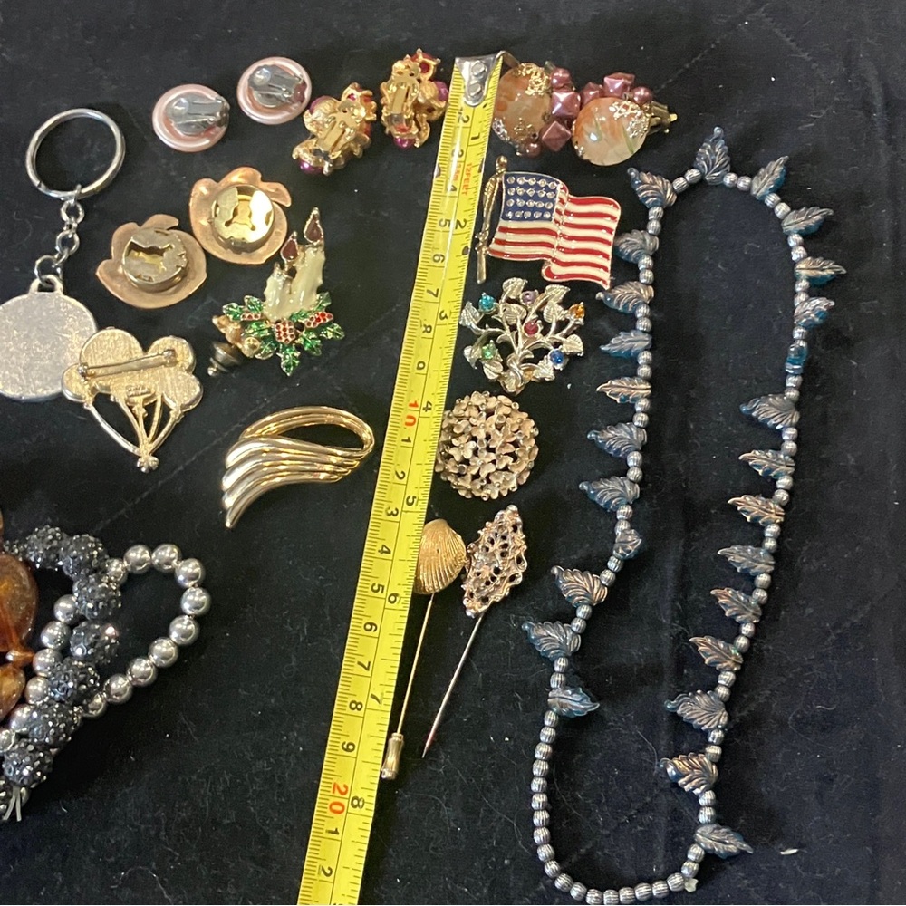 Vintage & Modern Costume Jewelry Lot Signed Hong Kong Trifari Pastelli - Picture 16 of 16